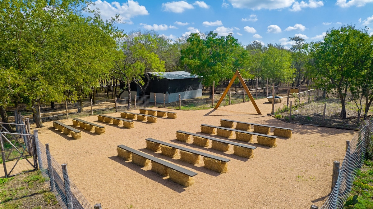 Modern Guest Ranch — Del Valle, TX